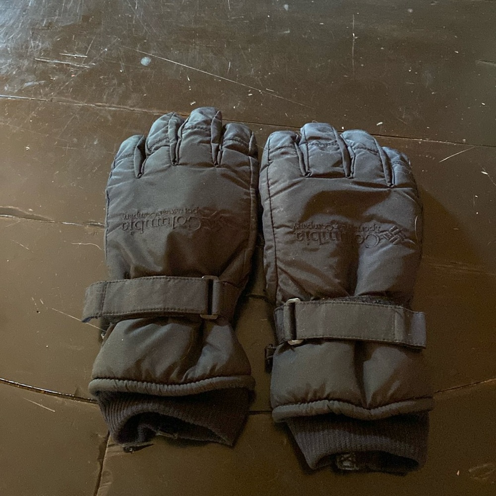 Columbia women’s ski gloves